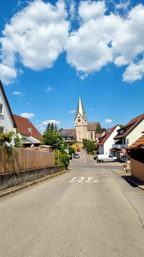 Ruhige, Modern Eingerichtete 2 Zimmer Wohnung Im Untergeschoss Eines Zweifamilienhauses Hildrizhausen Eksteriør billede