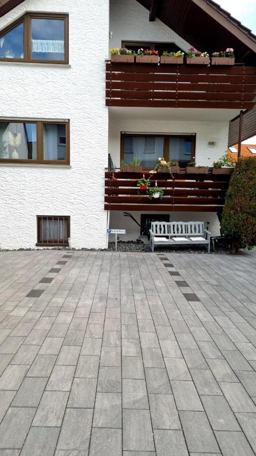 Ruhige, Modern Eingerichtete 2 Zimmer Wohnung Im Untergeschoss Eines Zweifamilienhauses Hildrizhausen Eksteriør billede