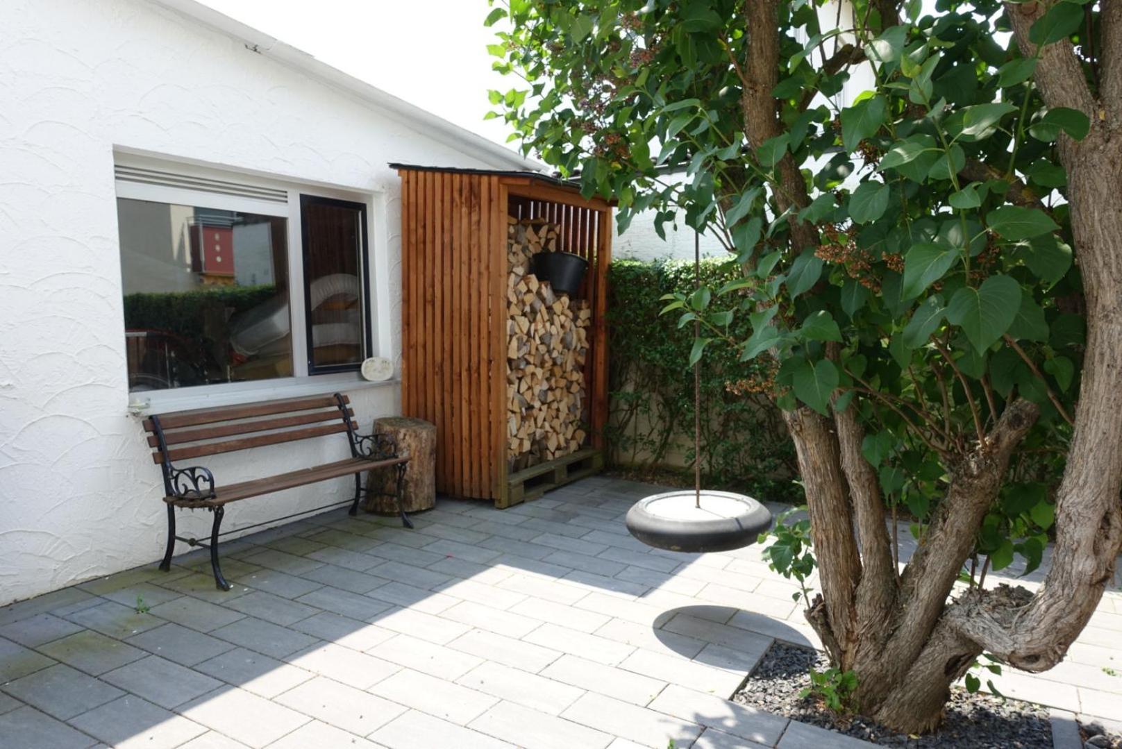 Ruhige, Modern Eingerichtete 2 Zimmer Wohnung Im Untergeschoss Eines Zweifamilienhauses Hildrizhausen Eksteriør billede